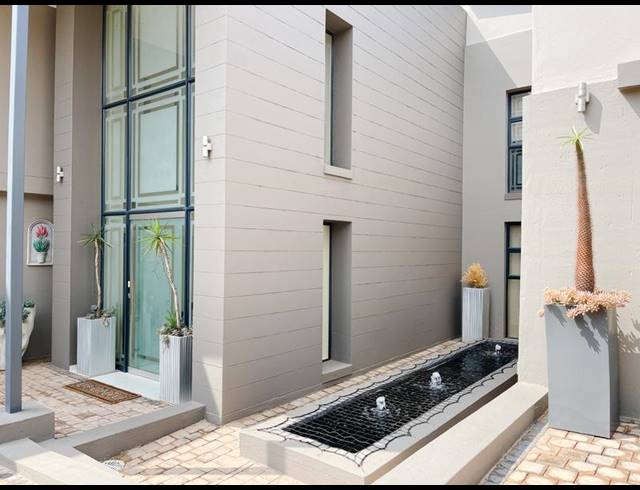 6 BEDROOM HOUSE FOR SALE IN MIDSTREAM RIDGE